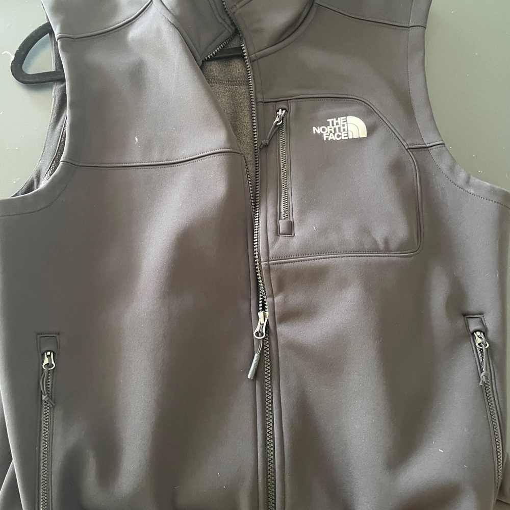 NWOT North Face vest, men’s Large